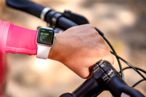 Wearable device showing blood pressure monitoring feature on display